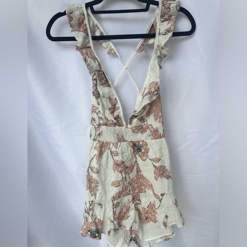 Boutique Chloe Rose Romper with Open Strapy Tie Up Back Size: M